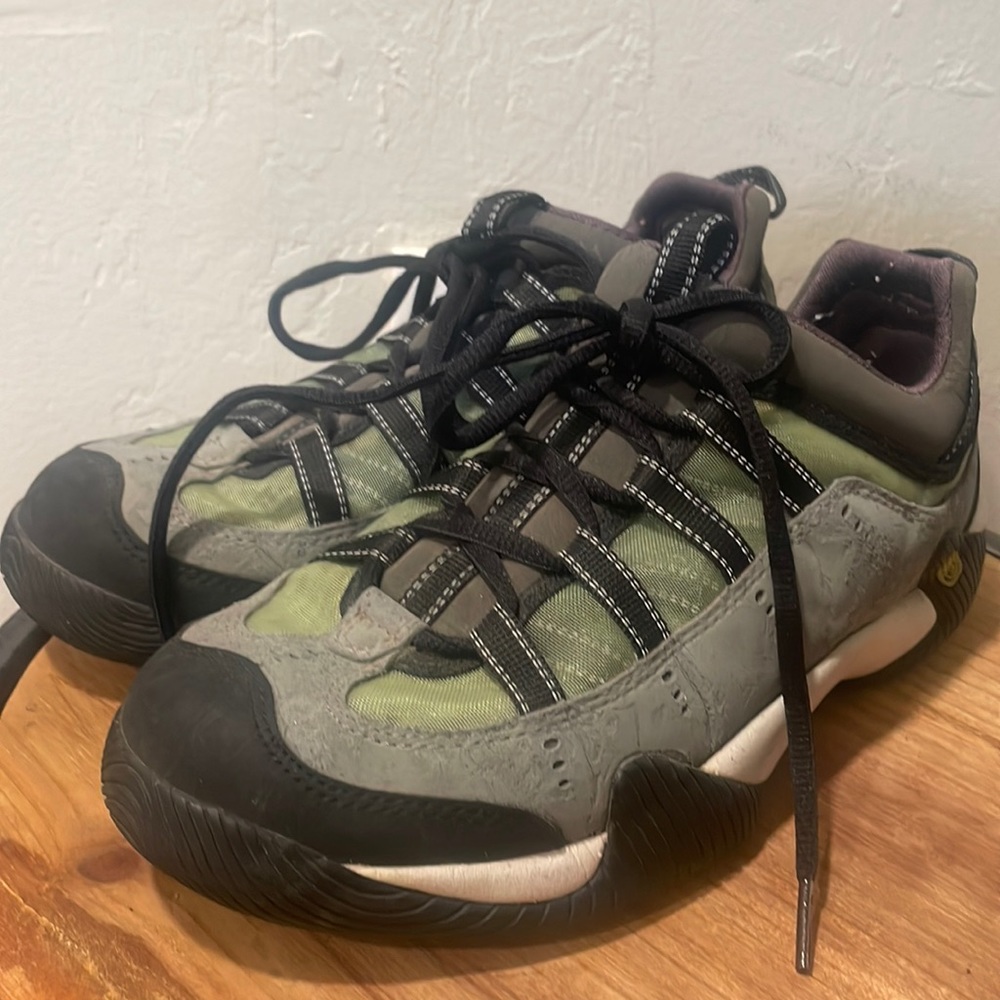 Teva hiking shoes - comfy and cute. Worn once.